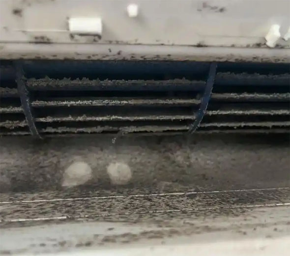 银海空调吹的风有股烧焦味是怎么回事